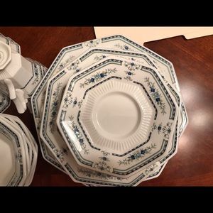 Nikko Newport classic collection- 5 place settings